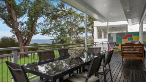 Beachfront- The Art Cottage- Pet Friendly
